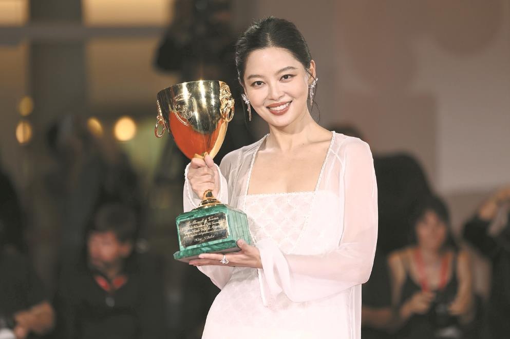 辛芷蕾获得第82届威尼斯国际电影节最佳女演员奖 演员最大的底气永远是作品