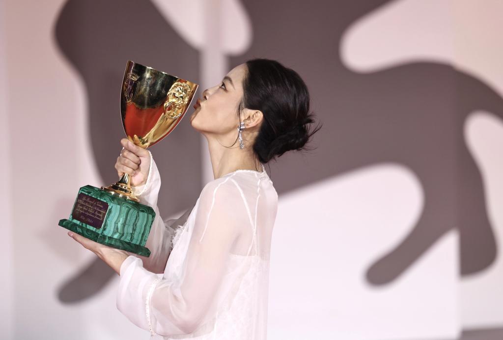 辛芷蕾夺得威尼斯电影节最佳女演员奖