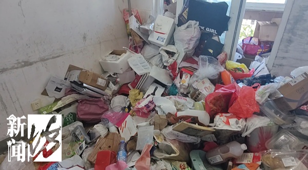 3套房塞了30吨!独居老人疯狂囤废品,门一开蟑螂全往别人家里爬……医生提醒 3套房塞了30吨!独居老人疯狂囤废品,门一开蟑螂全往别人家里爬……医生提醒