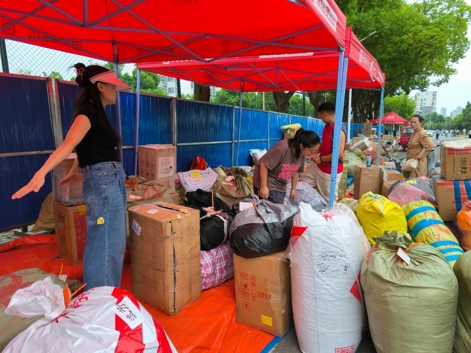 “人还未至,行李先到”,开学前有高校驿站每日到3万个包裹 “人还未至,行李先到”,开学前有高校驿站每日到3万个包裹