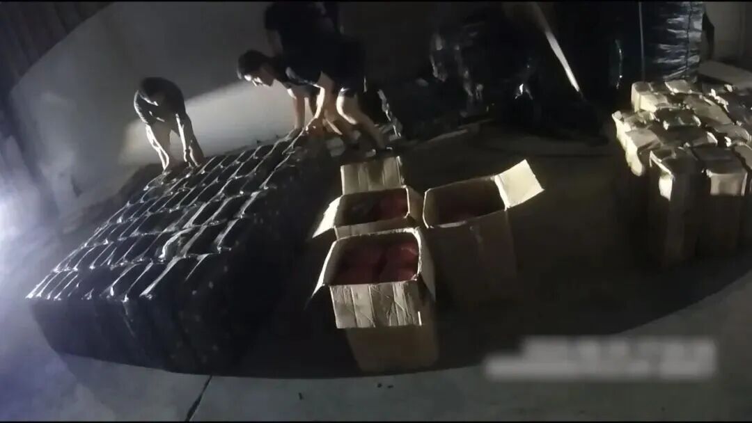 别吸“笑气”！都抓了！金额超100万！
