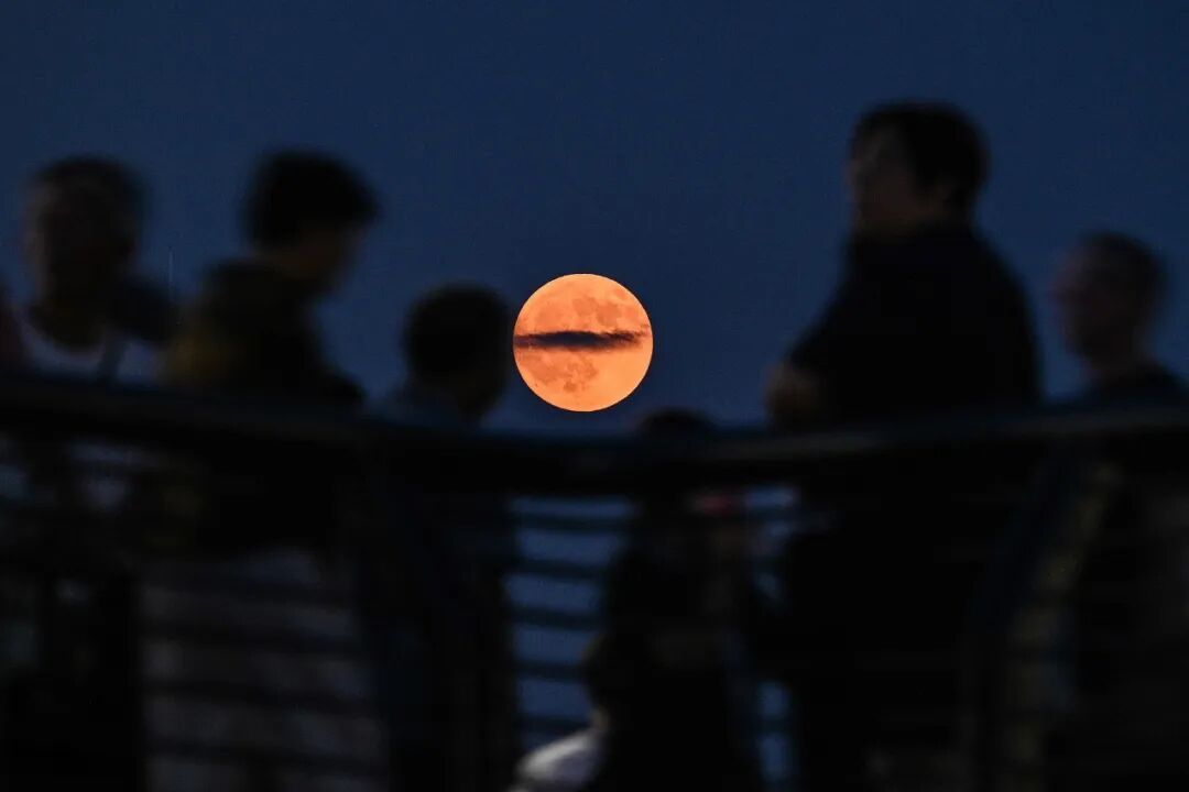 刷屏山西人朋友圈！“红月亮”高清大图来了