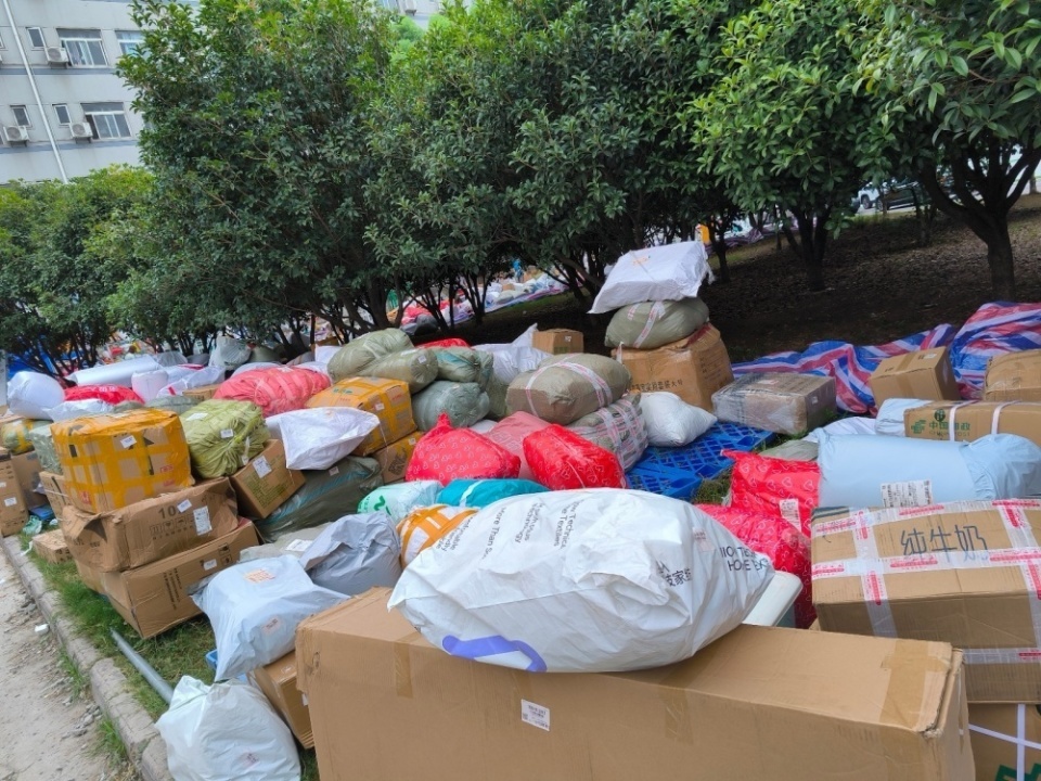 “人还未至,行李先到”,开学前有高校驿站每日到3万个包裹 “人还未至,行李先到”,开学前有高校驿站每日到3万个包裹