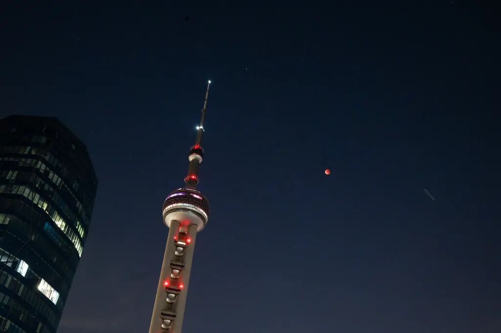 “红月亮”，刷屏朋友圈