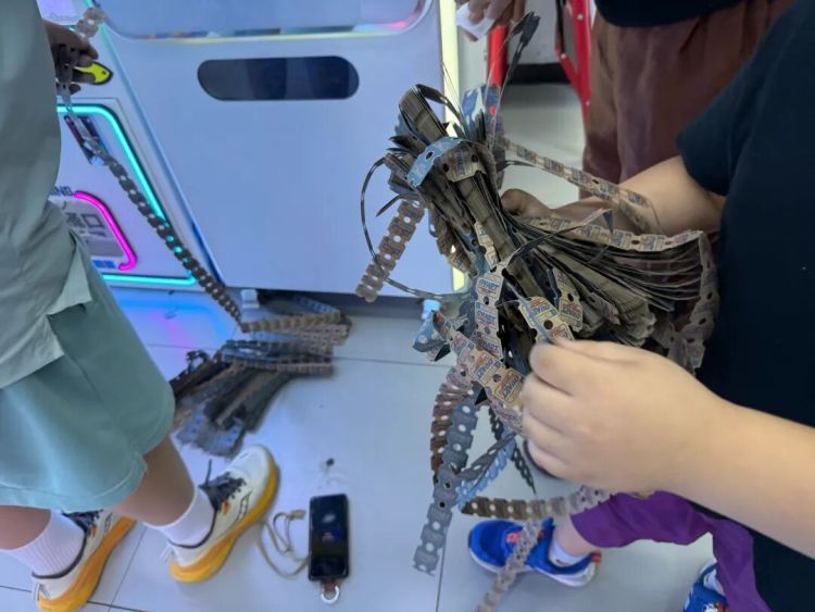 何止“上头”？还有风险！小心抓娃娃机“变种”