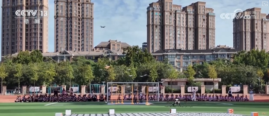 能触摸、能操作！“流动科技馆”进校园 播撒科学种子点燃青少年科技梦