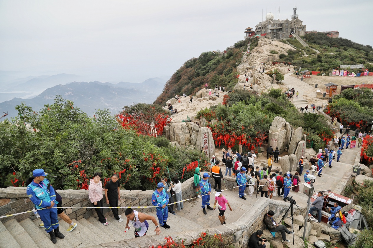 第39届泰山国际登山比赛举行