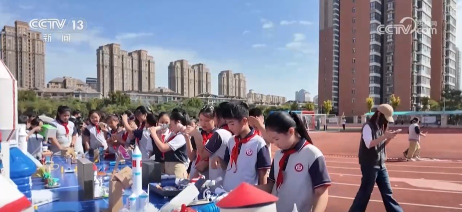 能触摸、能操作！“流动科技馆”进校园 播撒科学种子点燃青少年科技梦