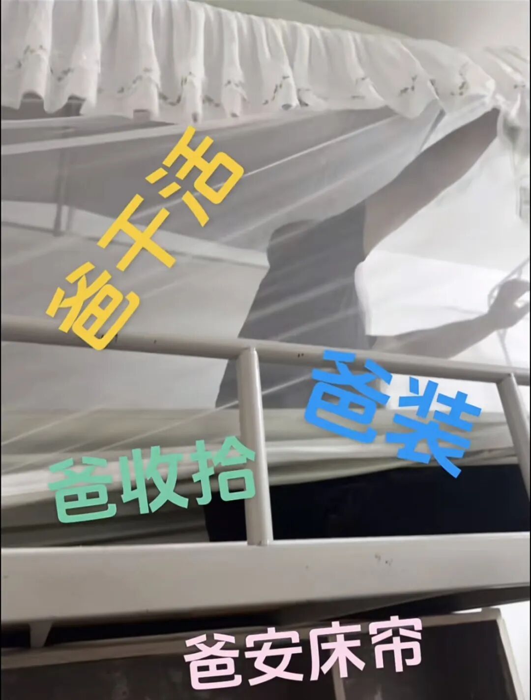 开学季到,爸爸搬行李忙...于是学校里出现了“著名景点”...... 开学季到,爸爸搬行李忙...于是学校里出现了“著名景点”......