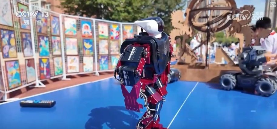 能触摸、能操作！“流动科技馆”进校园 播撒科学种子点燃青少年科技梦