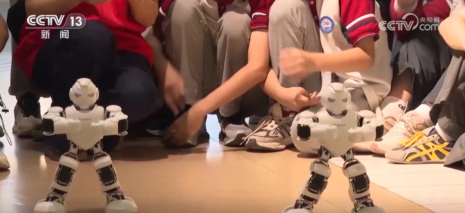 能触摸、能操作！“流动科技馆”进校园 播撒科学种子点燃青少年科技梦