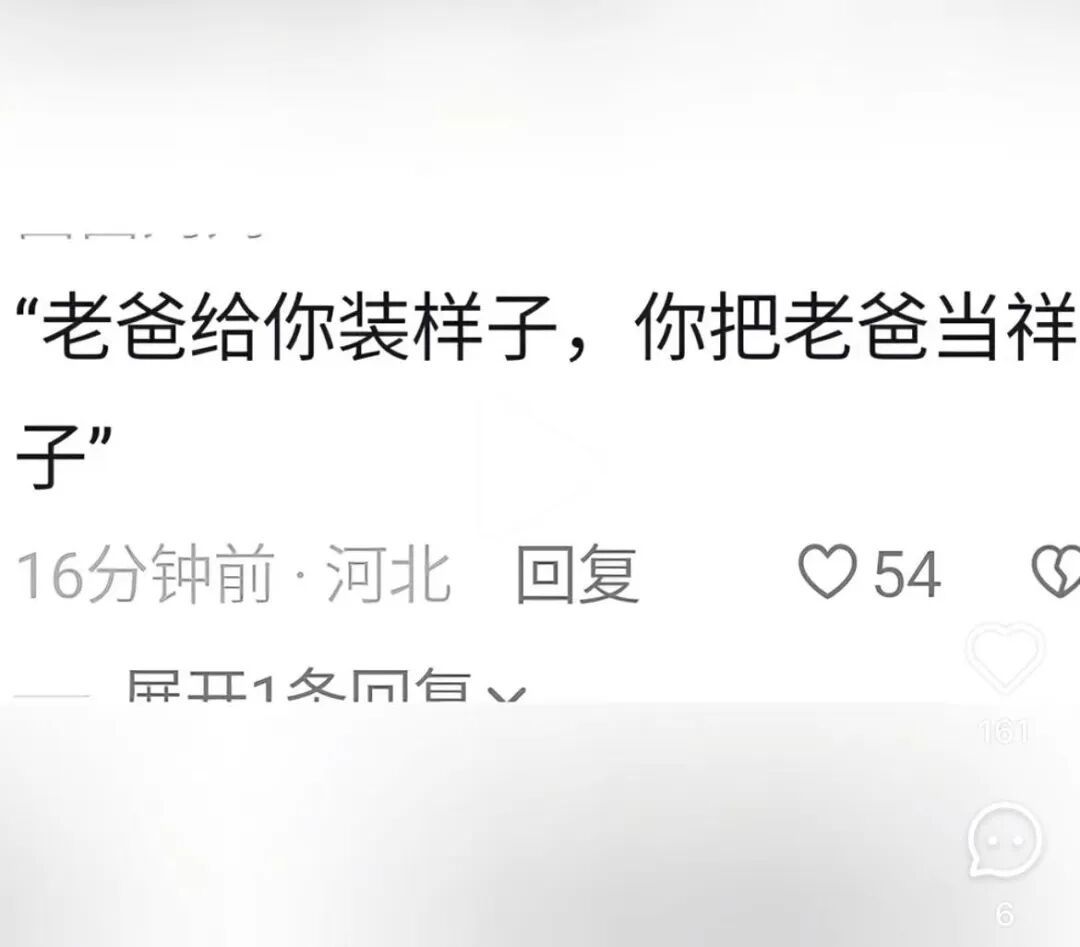 开学季到,爸爸搬行李忙...于是学校里出现了“著名景点”...... 开学季到,爸爸搬行李忙...于是学校里出现了“著名景点”......