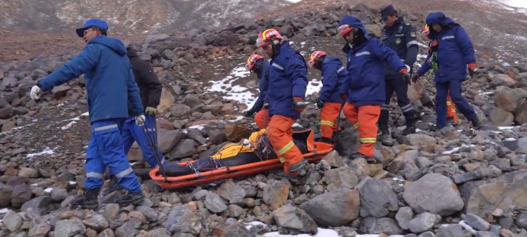 三名男子非法私自攀登玉珠峰被困!青海多部门联合救援 三名男子非法私自攀登玉珠峰被困!青海多部门联合救援