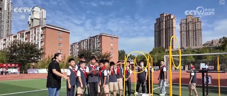 能触摸、能操作！“流动科技馆”进校园 播撒科学种子点燃青少年科技梦