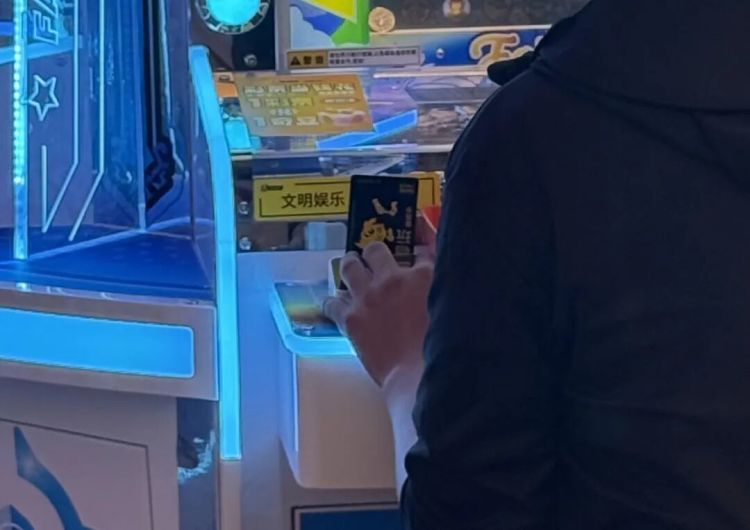 何止“上头”？还有风险！小心抓娃娃机“变种”