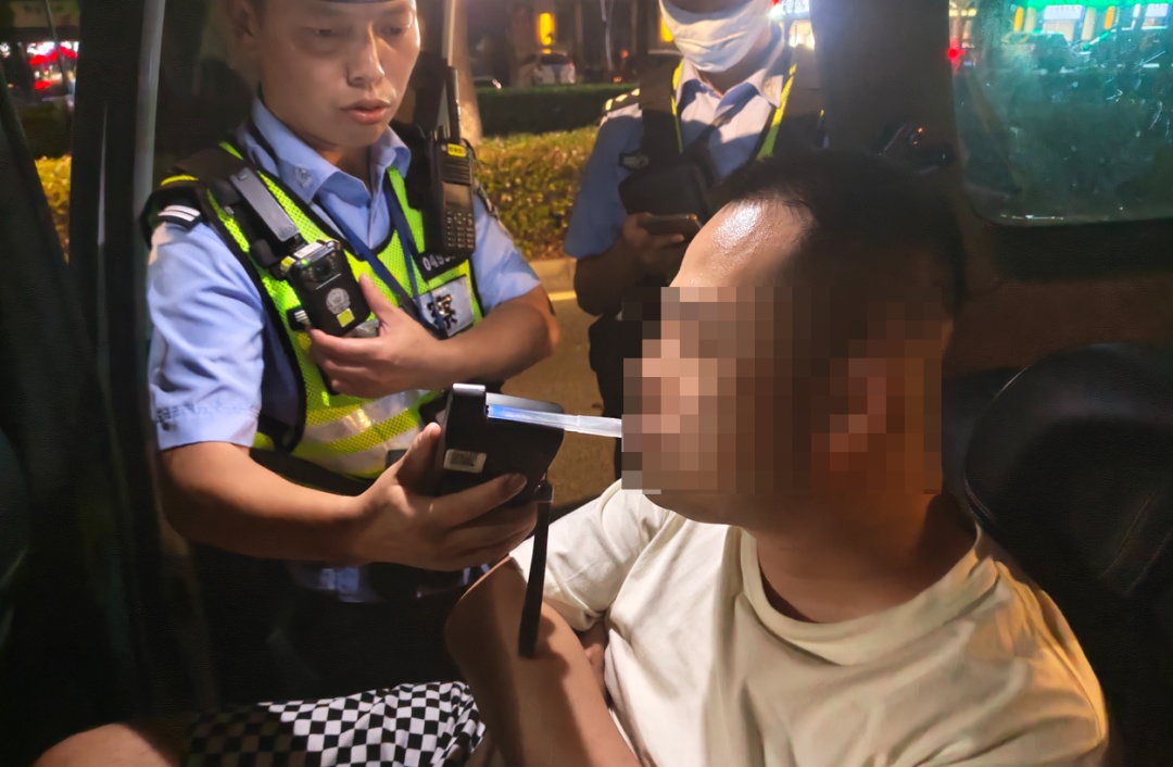 刑拘！海宁一男子喝酒后，爱车“智驾”将他送到了交警面前……