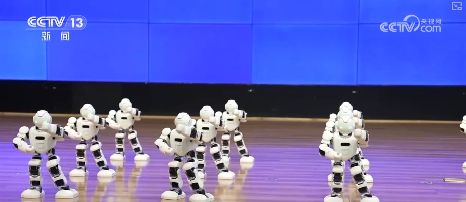 能触摸、能操作！“流动科技馆”进校园 播撒科学种子点燃青少年科技梦