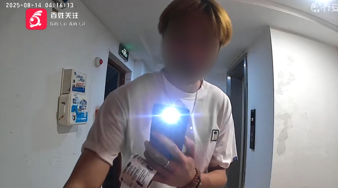 “有人张贴‘黄色贴纸’!”贵阳一小区居民不堪其扰…警方出手了→ “有人张贴‘黄色贴纸’!”贵阳一小区居民不堪其扰…警方出手了→
