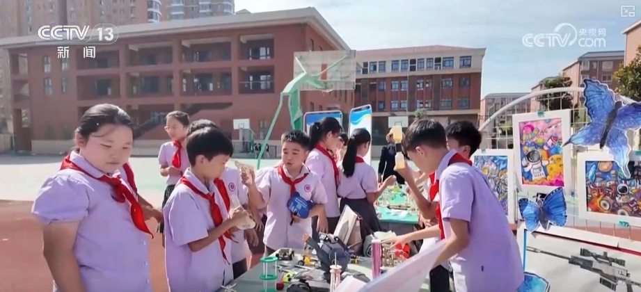 能触摸、能操作！“流动科技馆”进校园 播撒科学种子点燃青少年科技梦