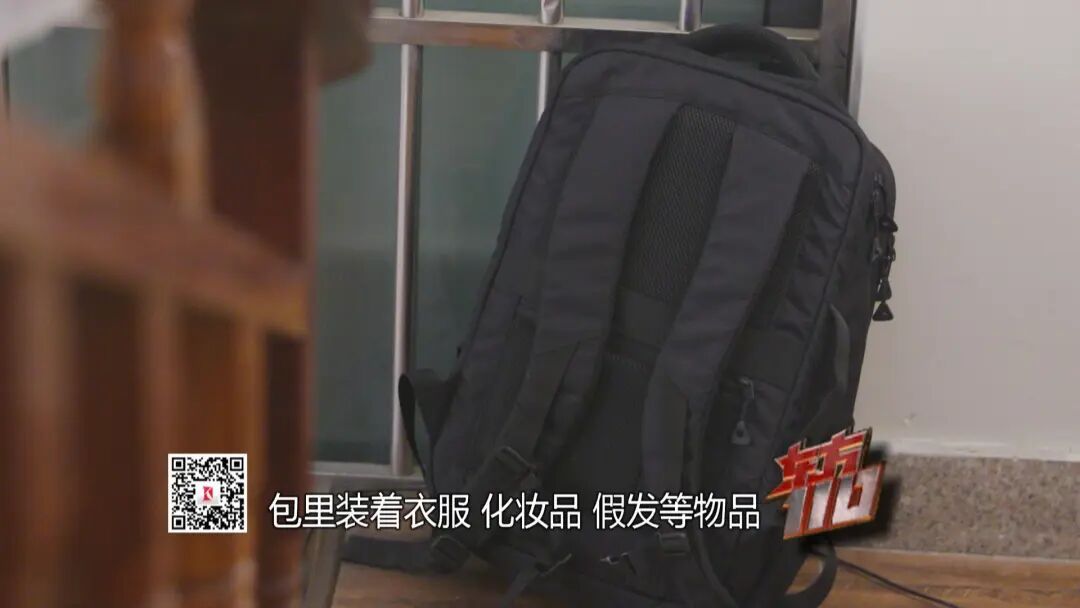 男子戴假发、穿绿旗袍乔装成女性，闯入朋友前夫家拿走一部手机，上海警方：已抓获