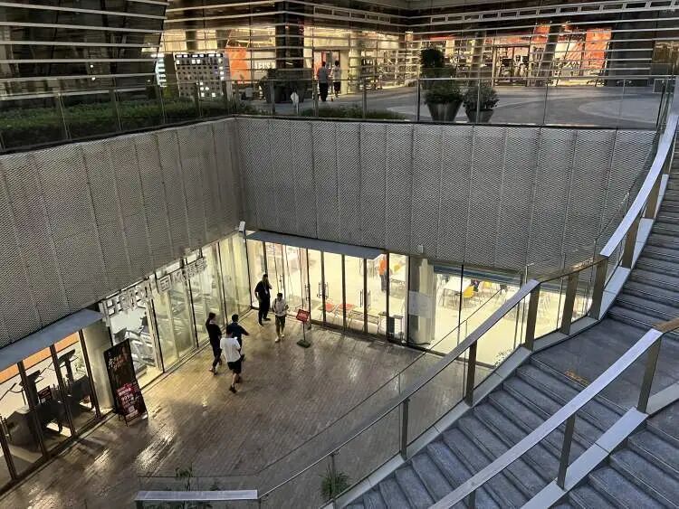阿里上海总部食堂对外开放？记者晚间探访遇紧急“喊停”，员工：从未明文规定开放