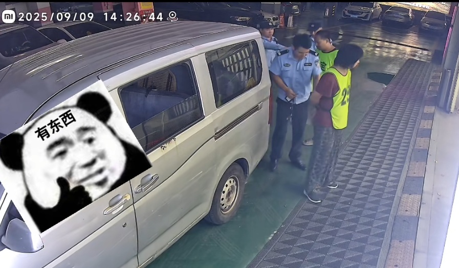 离谱!上海一自助门店冰柜遭“0元购”,周围遍布摄像头…… 离谱!上海一自助门店冰柜遭“0元购”,周围遍布摄像头……