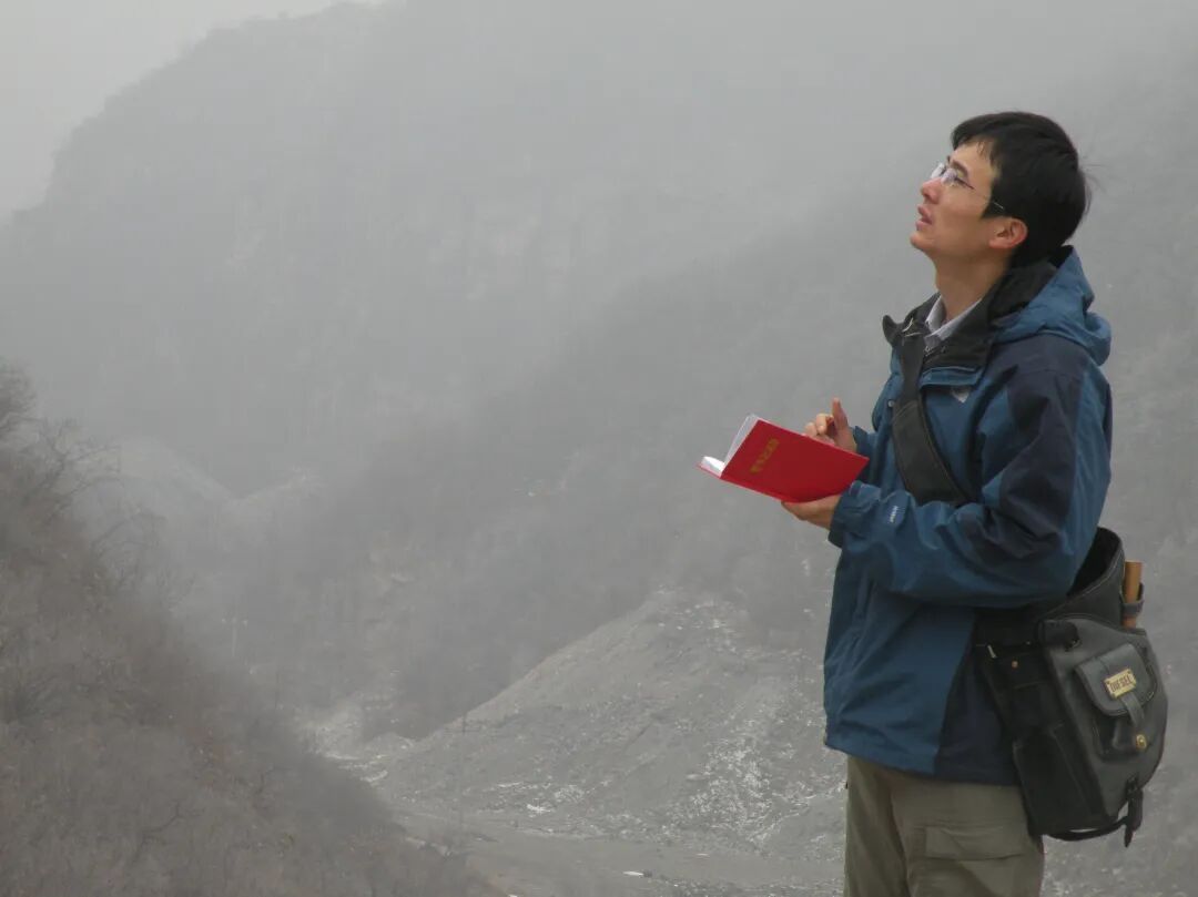 星辰闪耀时 | “为岩石立小传”：在科普的土壤中深耕地质情怀