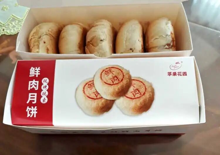 申城鲜肉月饼火热“斗法”！老字号单店单日售卖超2万只，有店家优惠到两块钱一只