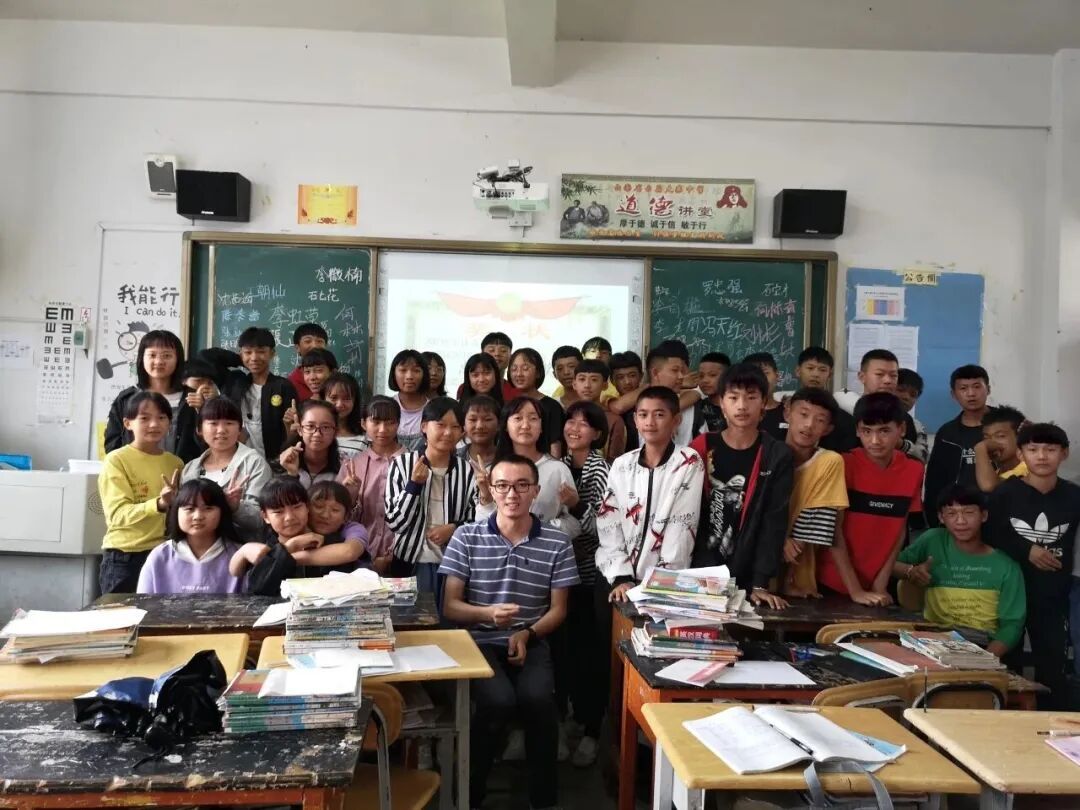 “没人举手是吧，那我开始点名了！”
