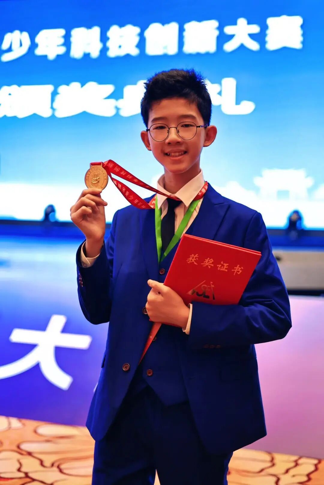 从养蟑螂到发现新物种并获命名权！16岁少年把昆虫“玩”出大名堂