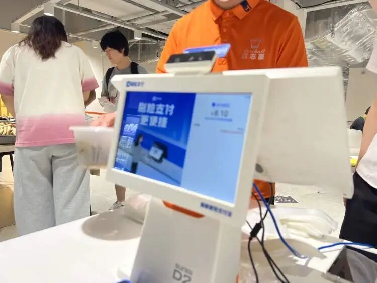 阿里上海总部食堂对外开放？记者晚间探访遇紧急“喊停”，员工：从未明文规定开放