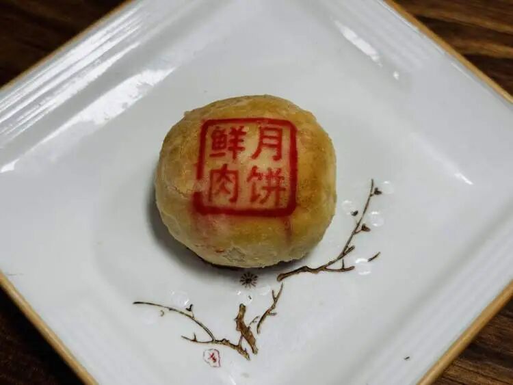 申城鲜肉月饼火热“斗法”！老字号单店单日售卖超2万只，有店家优惠到两块钱一只