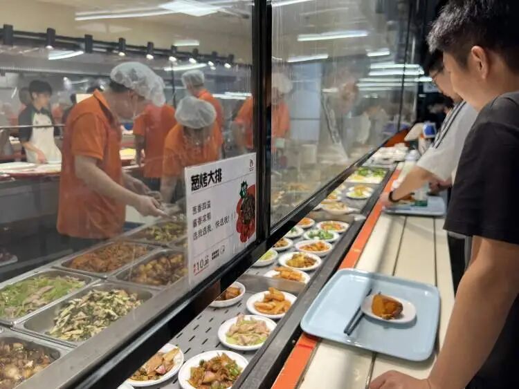 阿里上海总部食堂对外开放？记者晚间探访遇紧急“喊停”，员工：从未明文规定开放