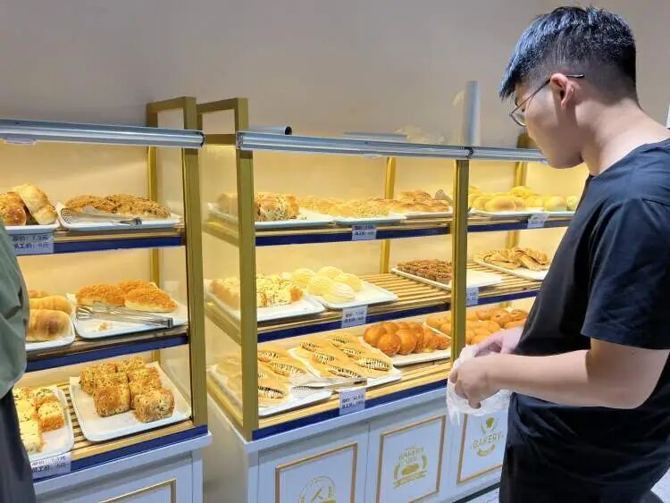 阿里上海总部食堂对外开放？记者晚间探访遇紧急“喊停”，员工：从未明文规定开放