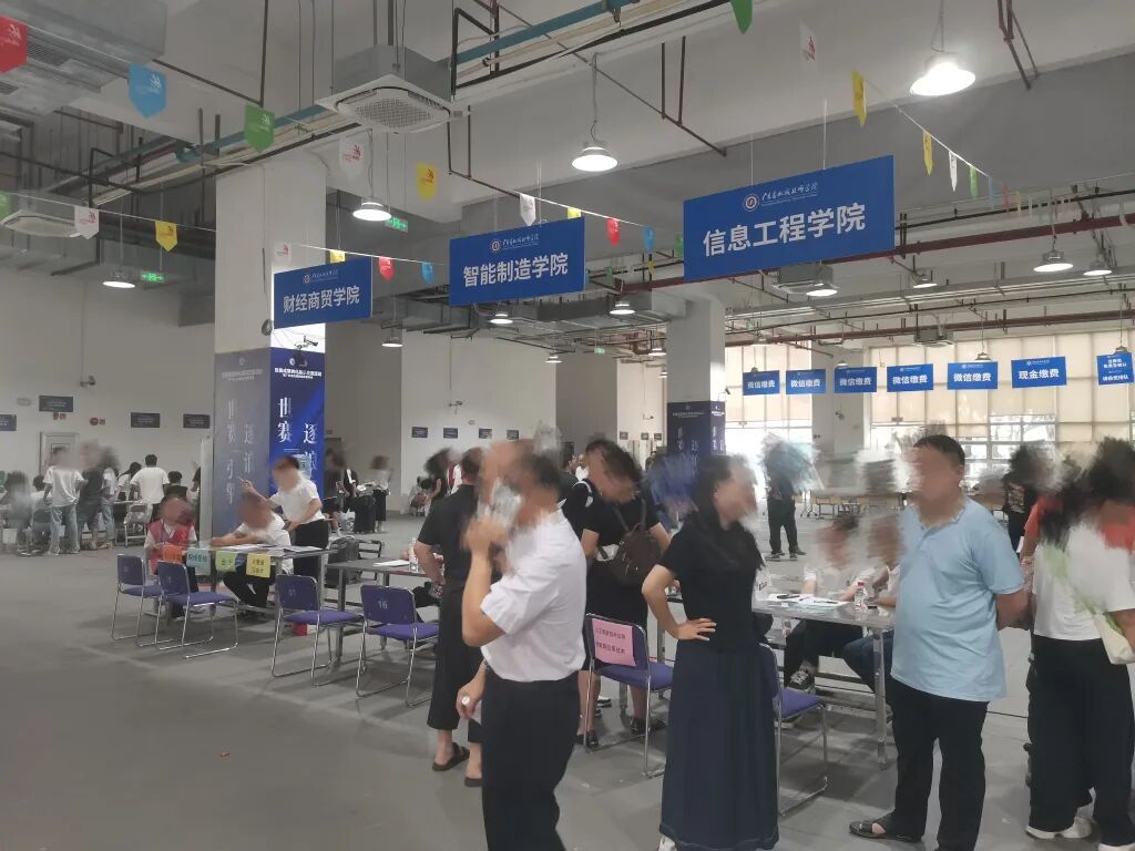 “自闭症学生报到当天遭劝退”，最新消息