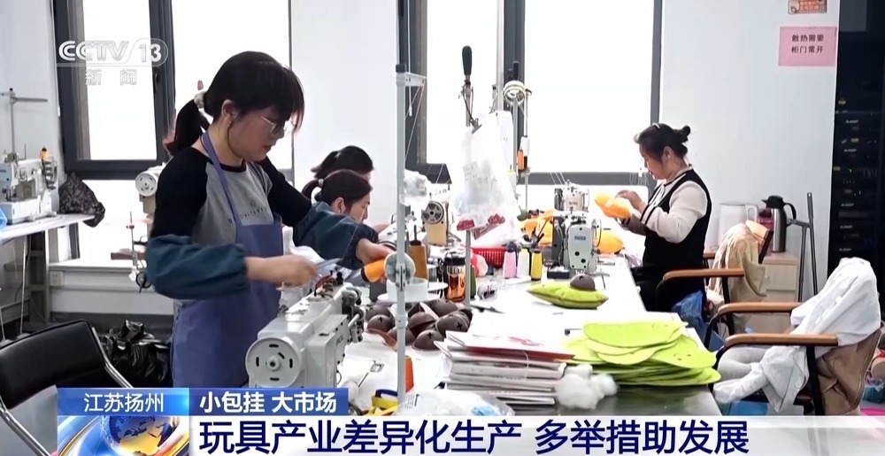 “包挂”风撬动消费市场 听说这届年轻人流行“万物皆可挂”