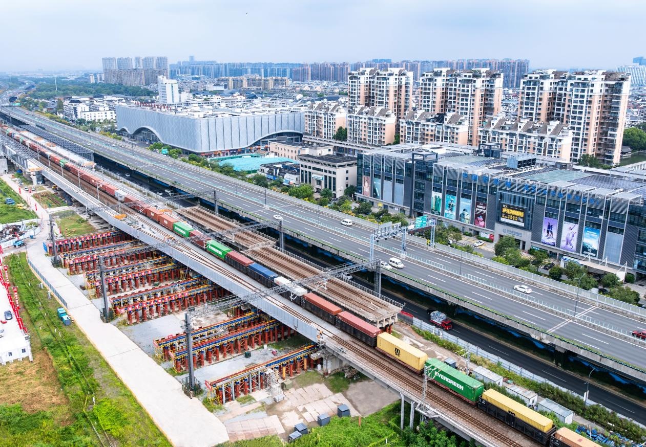 AI助力“移旧换新”！ 绍兴城际铁路柯桥站精准换梁