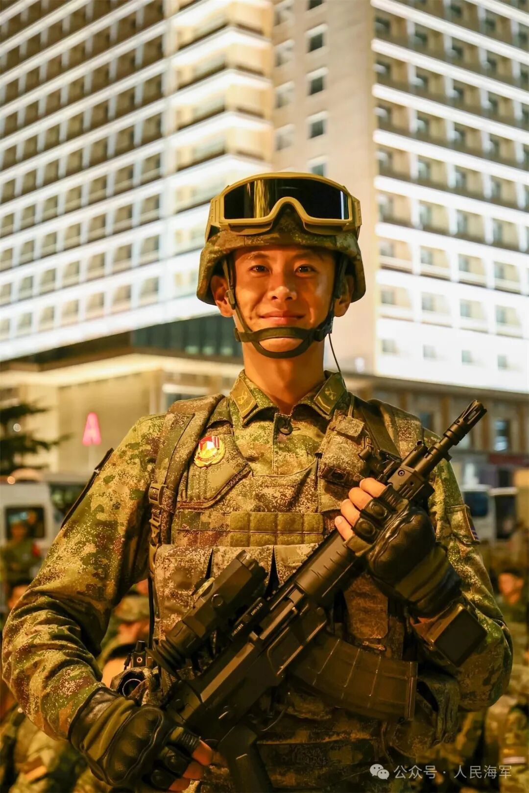 火遍全网的阅兵“最美微笑”，后续来了！