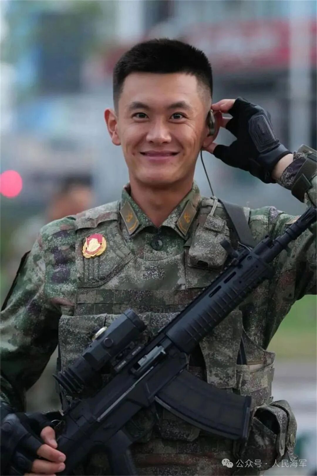 火遍全网的阅兵“最美微笑”，后续来了！