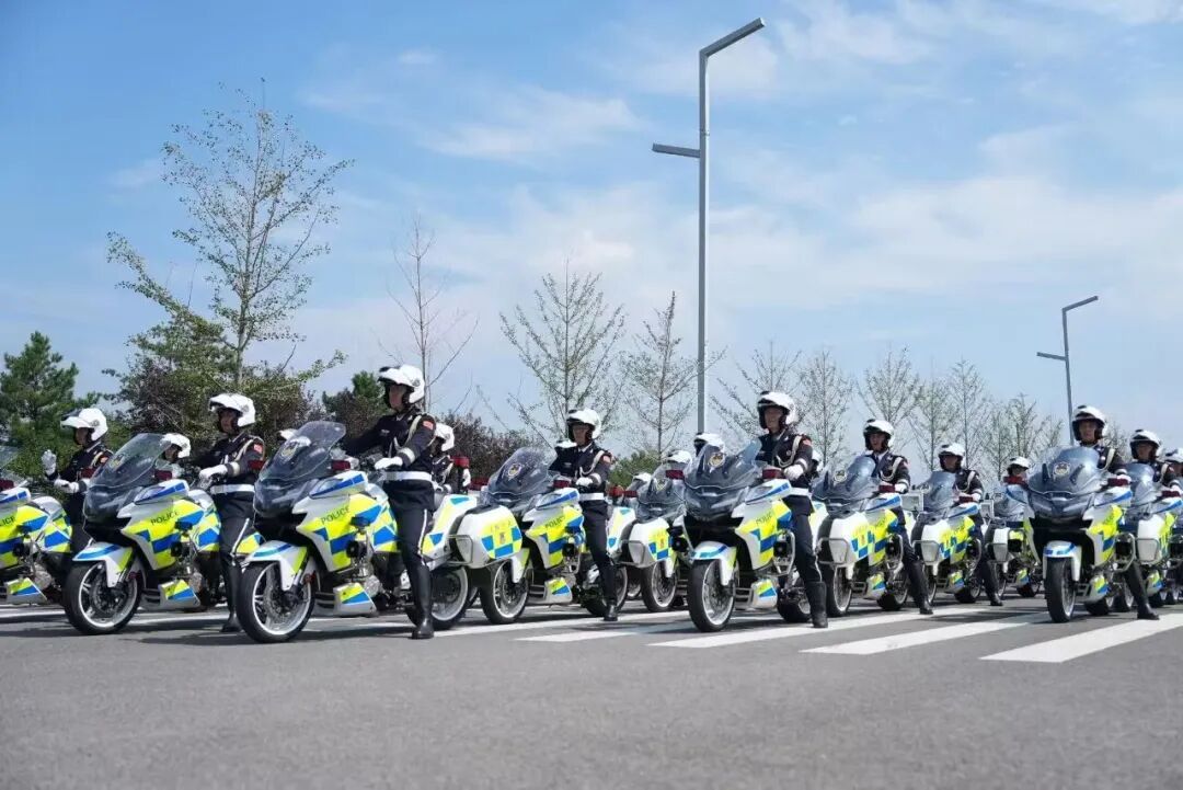 护航烈士遗骸归国 沈阳公安铁骑肃卫归途