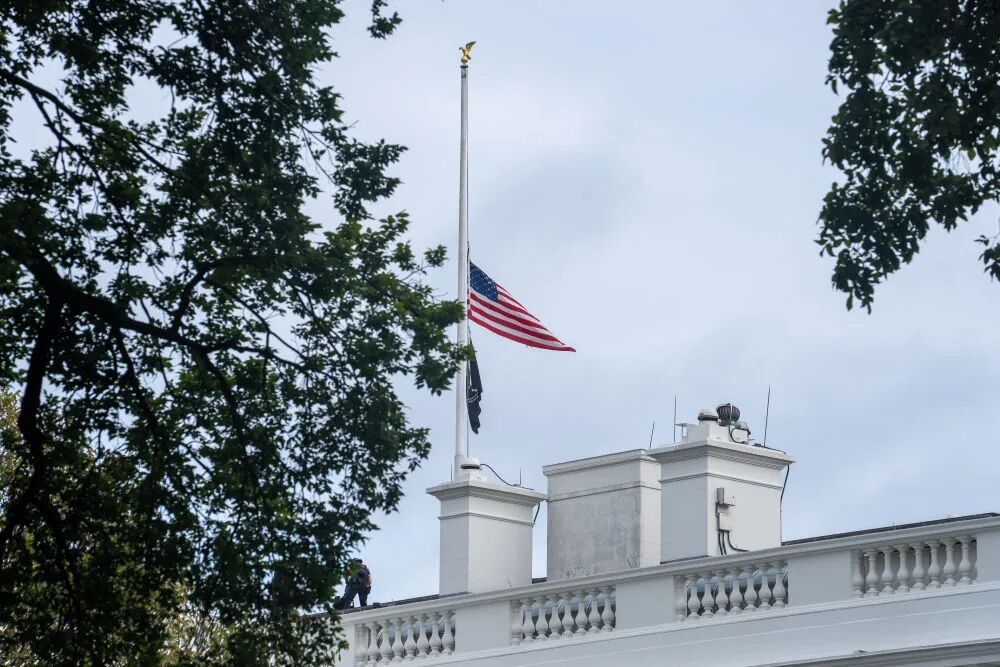 查理&middot;柯克被枪杀现场曝光，特朗普下令降半旗