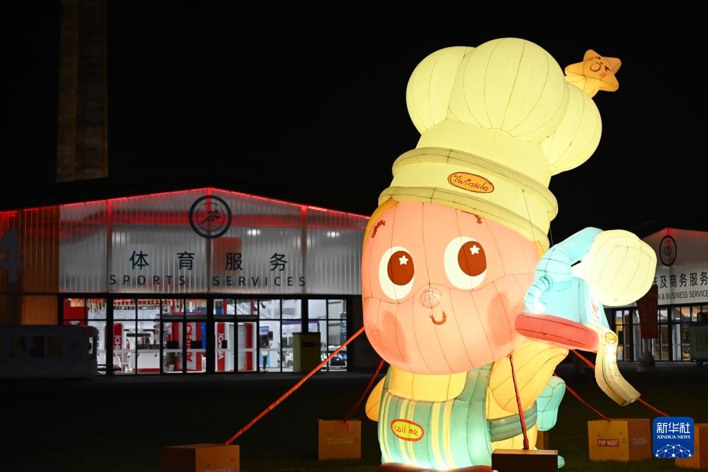 夜探服贸会“首钢小镇”