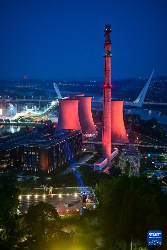 夜探服贸会“首钢小镇”