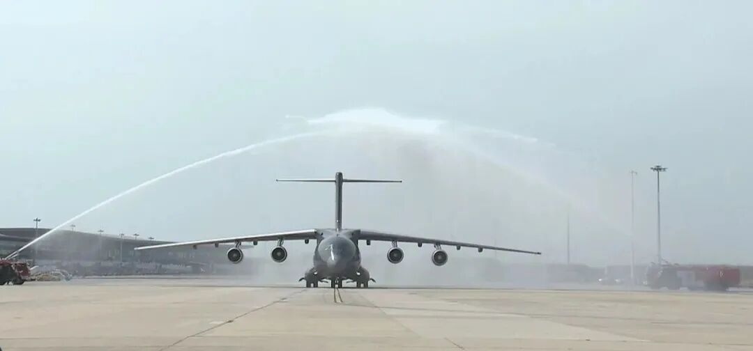 歼-20与运-20飞行员空空对话！