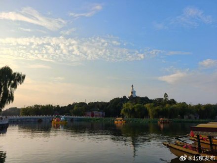 绚烂晚霞扮靓京城天空