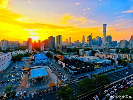 绚烂晚霞扮靓京城天空