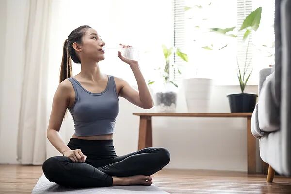 比走路还简单！每天这样"坐"10分钟，真的能锻炼全身