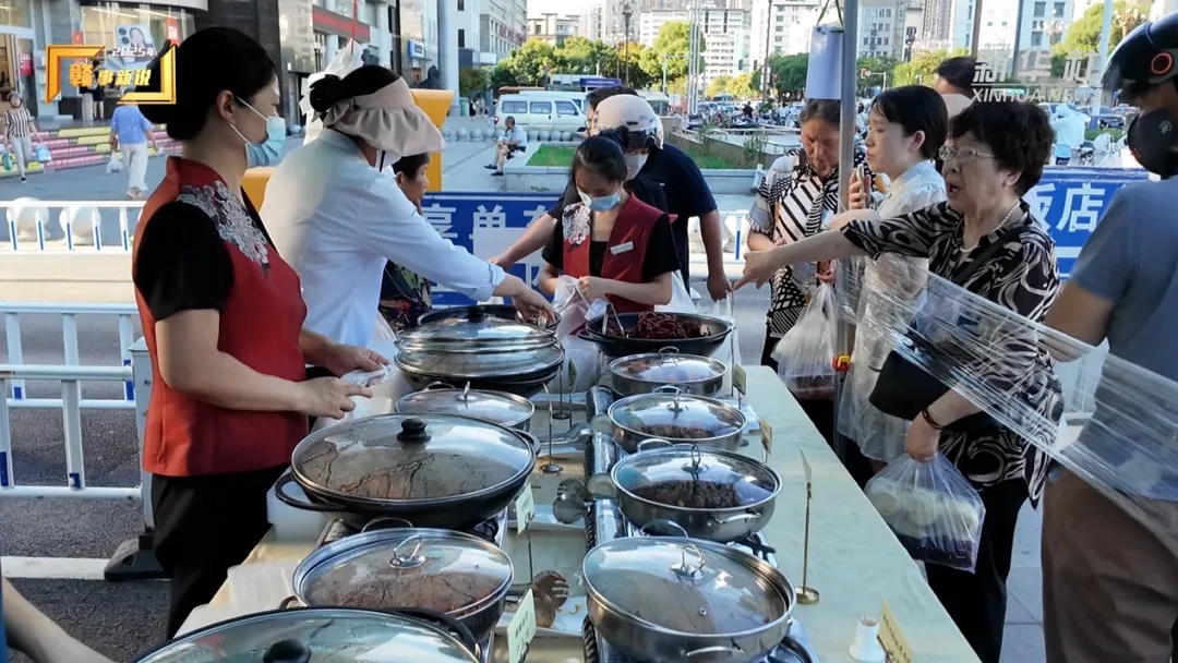 五星级酒店扎堆摆地摊，网友：炫我嘴里！