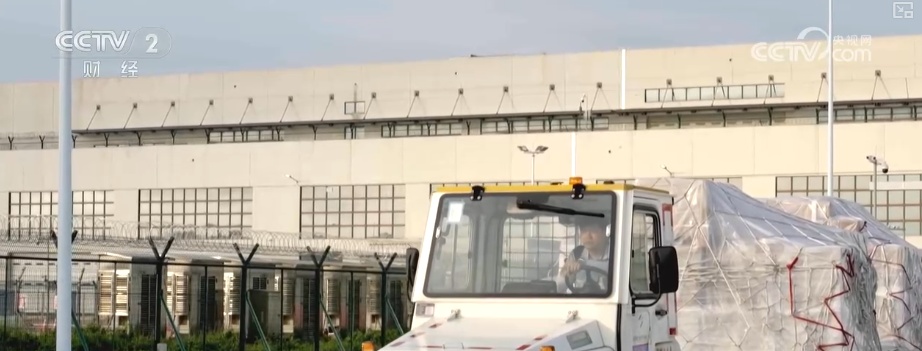 数据见证“硬实力”!7座机场,一年间!大湾区“世界级机场群”蓝图日渐清晰 数据见证“硬实力”!7座机场,一年间!大湾区“世界级机场群”蓝图日渐清晰