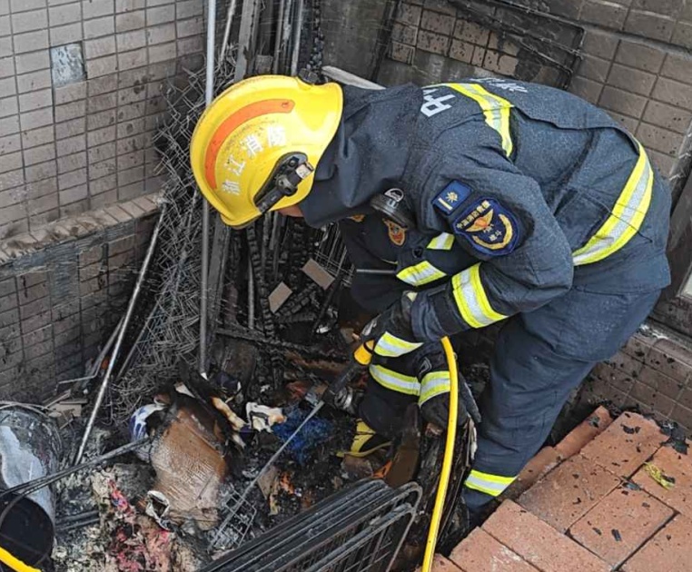 “流浪”的它引燃一楼花园，中心温度竟可达800℃！